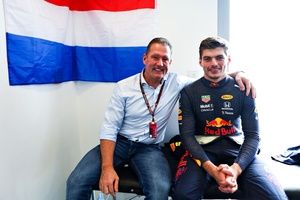 F1 - Jos Verstappen minimiza rumores sobre Max na Mercedes: "Falamos até sobre a Ferrari"