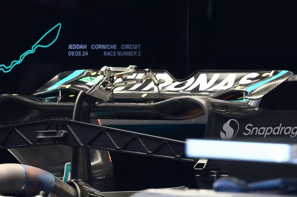 Dettaglio dell'ala posteriore della Mercedes F1 W15