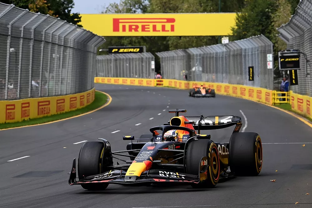 Max Verstappen, Red Bull Racing RB19, Lando Norris, McLaren MCL60