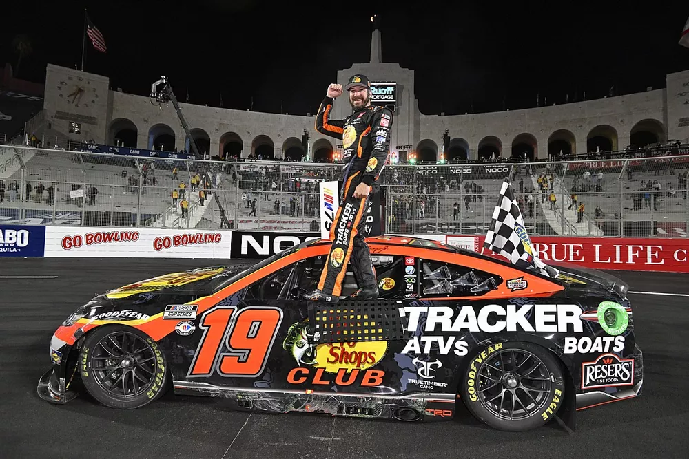 El ganador Martin Truex Jr., Joe Gibbs Racing