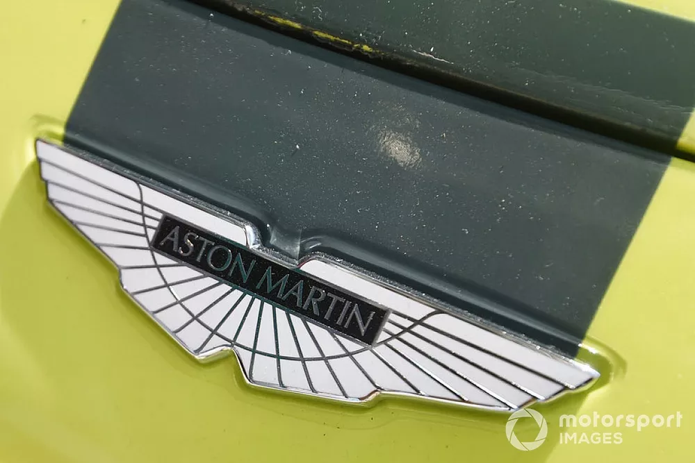 Un logo Aston Martin Racing