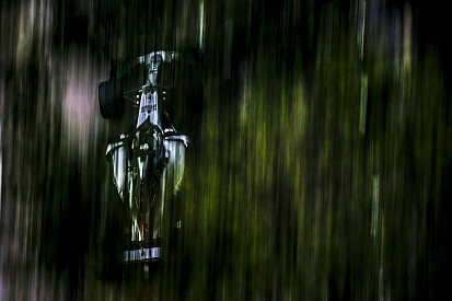 Videón Hamilton varázslatos pole köre Szingapúrból