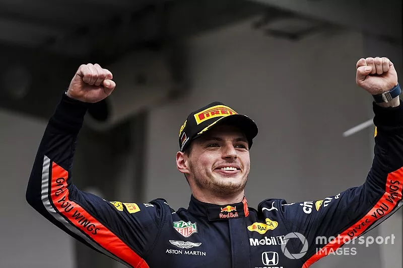Max Verstappen, Red Bull Racing, 1e plaats, op het podium