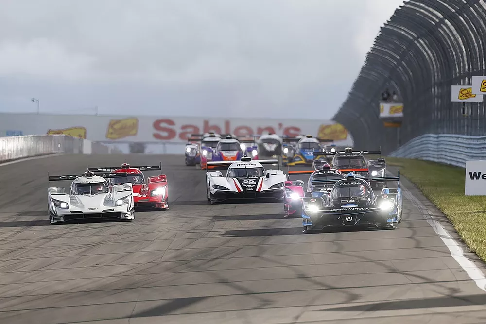 #10 Wayne Taylor Racing Acura ARX-05 Acura DPi: Ricky Taylor, Filipe Albuquerque, #01 Chip Ganassi Racing Cadillac DPi: Renger van der Zande, Kevin Magnussen, #55 Mazda Motorsports Mazda DPi: Oliver Jarvis, Harry Tincknell