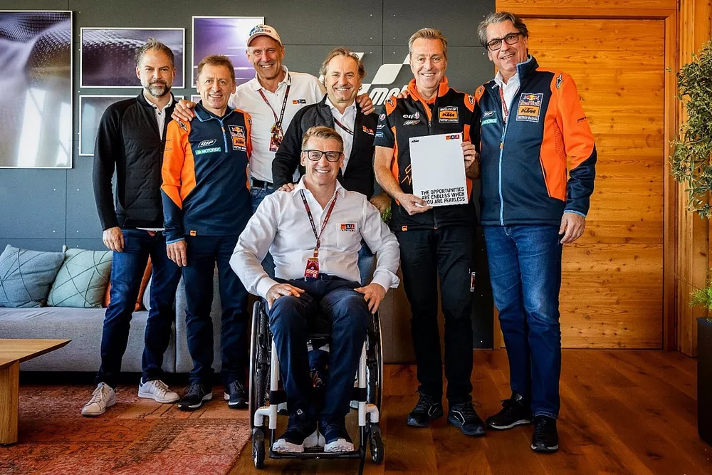 Jens Hainbach, Mike Leitner, Heinz Kinigadner, Pit Beirer, Hubert Trunkenpolz, Herv&eacute; Poncharal y Stefan Pierer, acuerdo KTM y Tech3 periodo 2022-2026