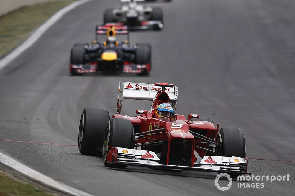 Fernando Alonso, Ferrari F2012, y Sebastian Vettel, Red Bull RB8 Renault