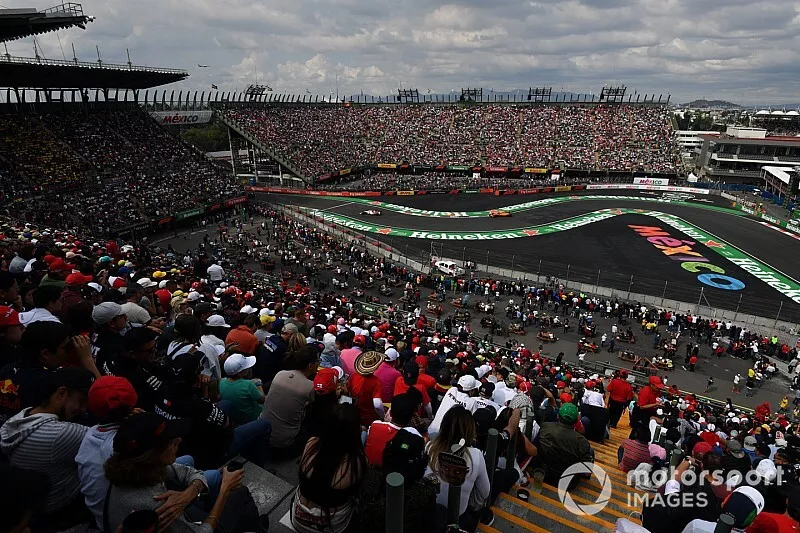 Charles Leclerc, Sauber C37 et Stoffel Vandoorne, McLaren MCL33 