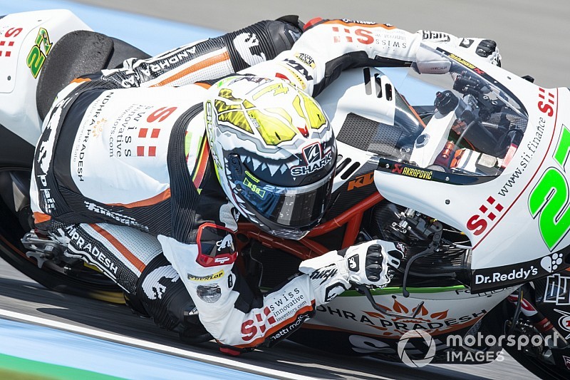 Moto2, Valencia, Libere 1: il bagnato lancia Lecuona davanti a Marquez e Oliveira