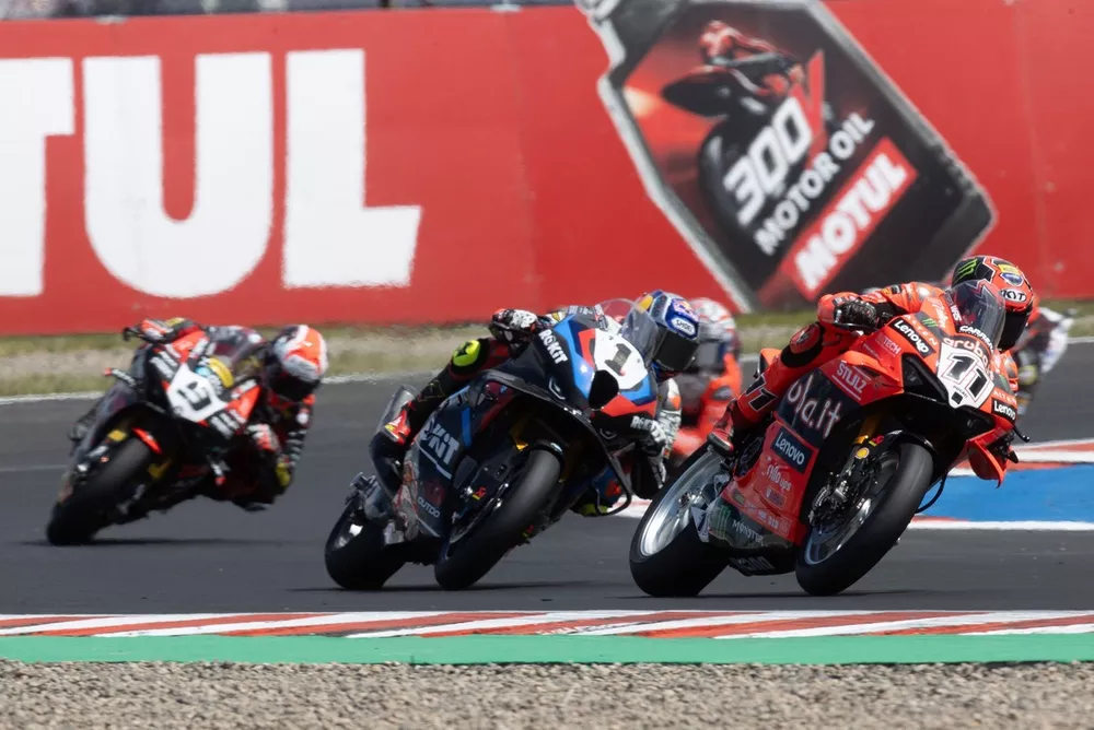 Toprak Razgatlioglu, BMW Motorrad WorldSBK Team, Nicolo Bulega, Aruba.It Racing - Ducati