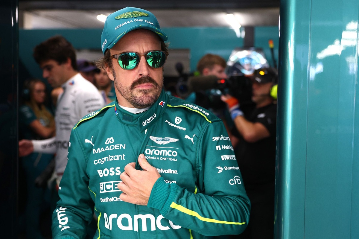 フェルナンド・アロンソ直筆サイン入り超大型写真…Fernando Alonso フェルナンド・アロンソ直筆サイン入り超大型写真…Fernando