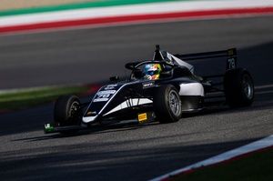 Vice-líder da F4 Italiana, Gabriel Gomez corre em Barcelona para manter série de pódios