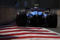 VÍDEO F1: Pedaço de borracha prende em zebra e interrompe metade do TL1 de Baku