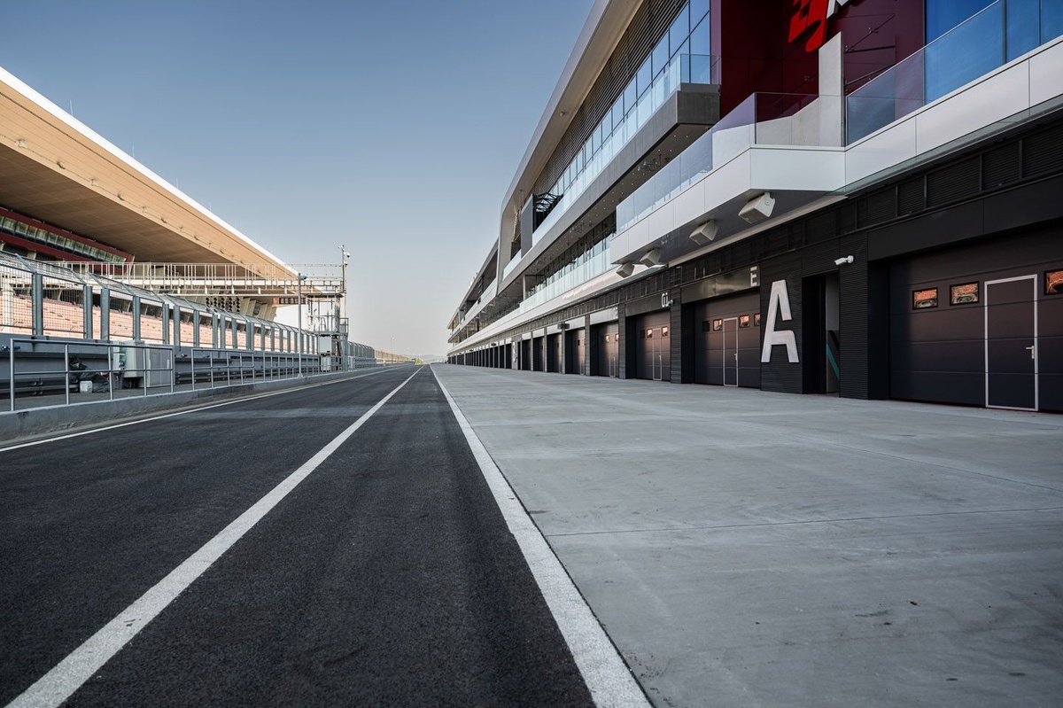 F1 | L’Hungaroring cambia volto: tribuna rimodernata e nuovi box per i 40 anni