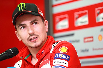 Lorenzót nem zavarja, hogy Dovizioso a Ducatinál marad