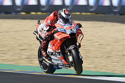 Lorenzo: "Non mi importa con chi parli Dovi del suo compagno"