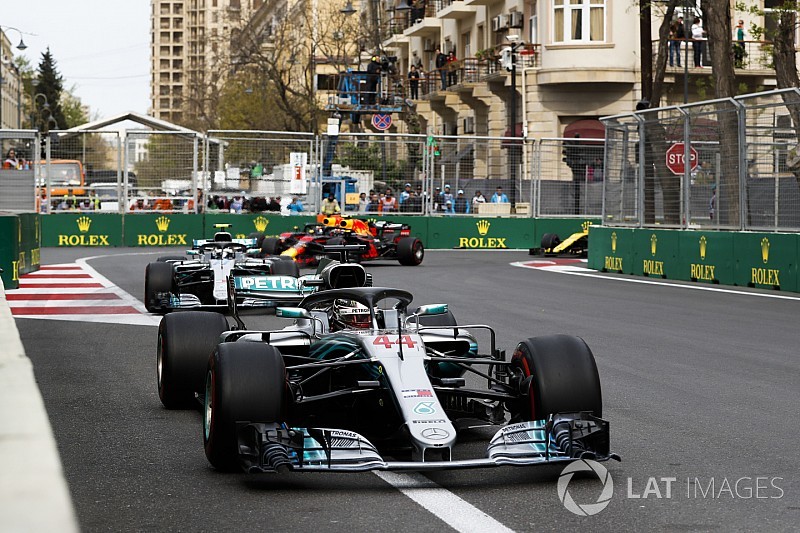 GP Azerbaijan: Duo Red Bull baku hantam, Hamilton menang dramatis