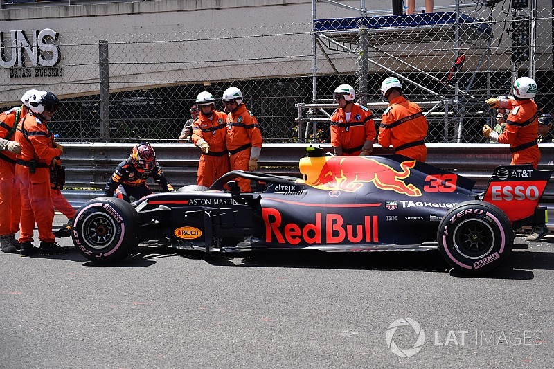 Red Bull: Verstappen yaklaşımını değiştirmeli