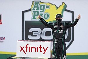 Haley obok Earnhardt&oacute;w