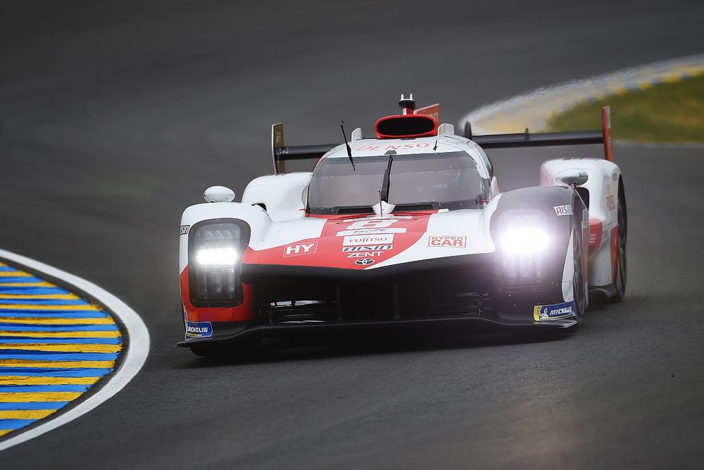 #8 Toyota Gazoo Racing Toyota GR010 Hybrid de Sébastien Buemi, Brendon Hartley, Ryo Hirakawa