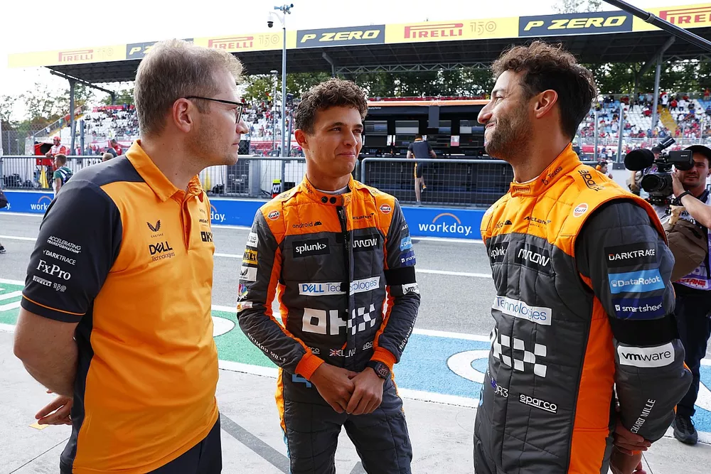 Andreas Seidl, Team Principal, McLaren, Daniel Ricciardo, McLaren, Lando Norris, McLaren MCL36