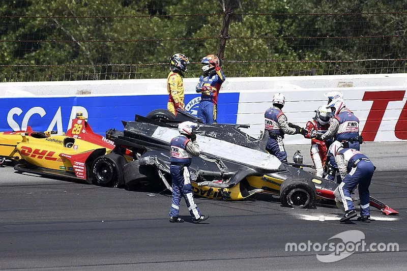 Crash: Felix Rosenqvist, Chip Ganassi Racing Honda, Ryan Hunter-Reay, Andretti Autosport Honda, Alexander Rossi, Andretti Autosport Honda, Takuma Sato, Rahal Letterman Lanigan Racing Honda, James Hinchcliffe, Arrow Schmidt Peterson Motorsports Honda