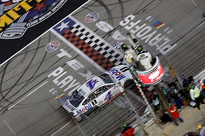 NASCAR Cup Series: Harvick dominan di Texas