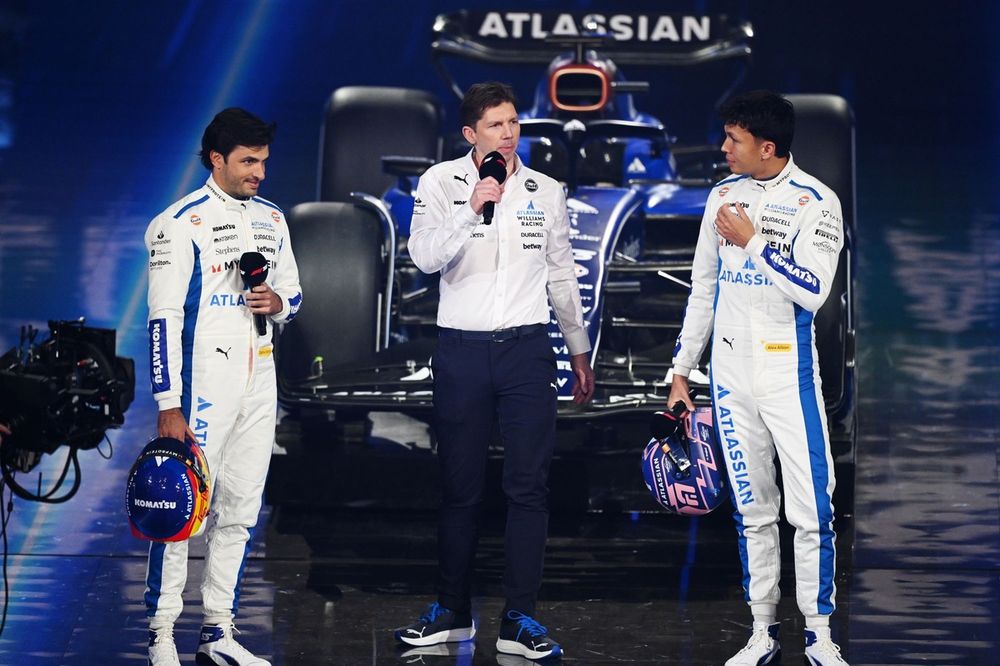 Carlos Sainz, Williams, James Vowles, Team Principal, Williams Racing, Alex Albon, Williams