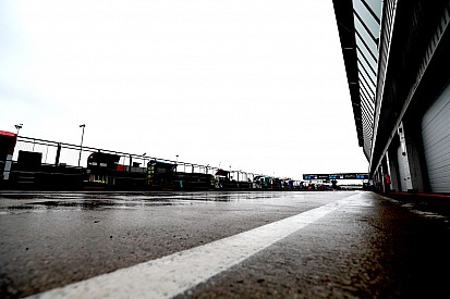 Silverstone pisti F1 ve MotoGP yarışları öncesinde yeniden asfaltlanıyor