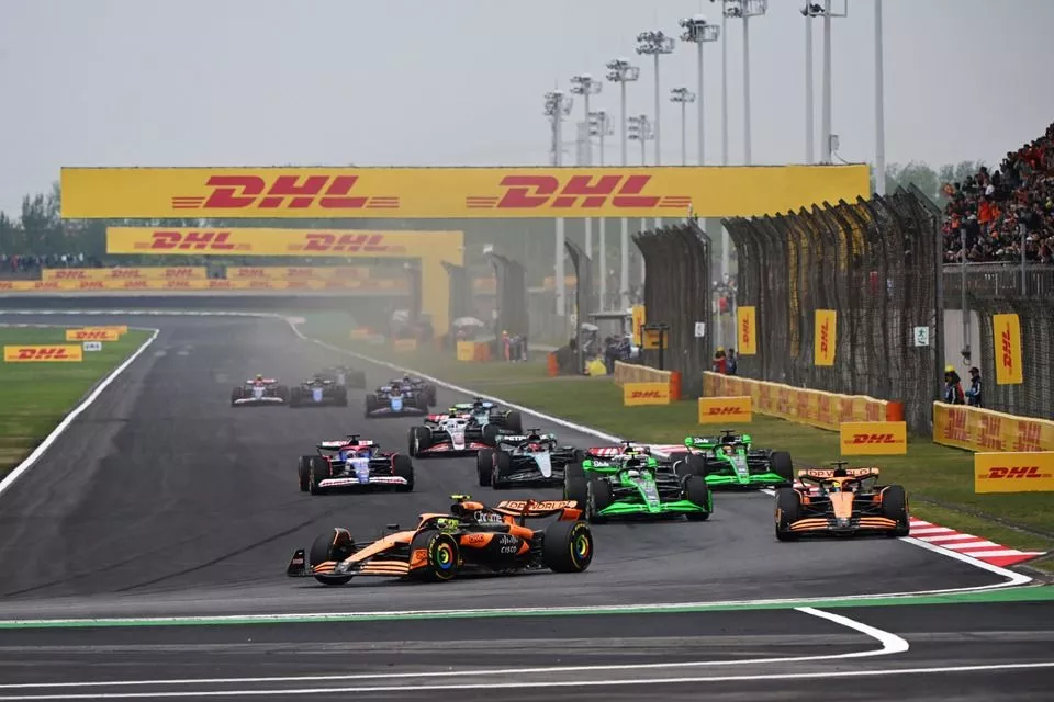 Lando Norris, McLaren MCL38, Oscar Piastri, McLaren MCL38, Zhou Guanyu, Kick Sauber C44, Valtteri Bottas, Kick Sauber C44, George Russell, Mercedes F1 W15