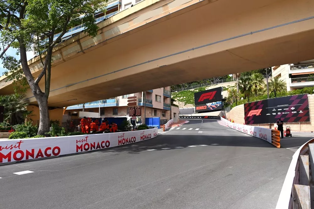 A close up of the circuit