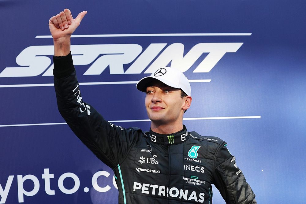 George Russell, Mercedes AMG, 1&ordf; posici&oacute;n, celebra tras la carrera al sprint