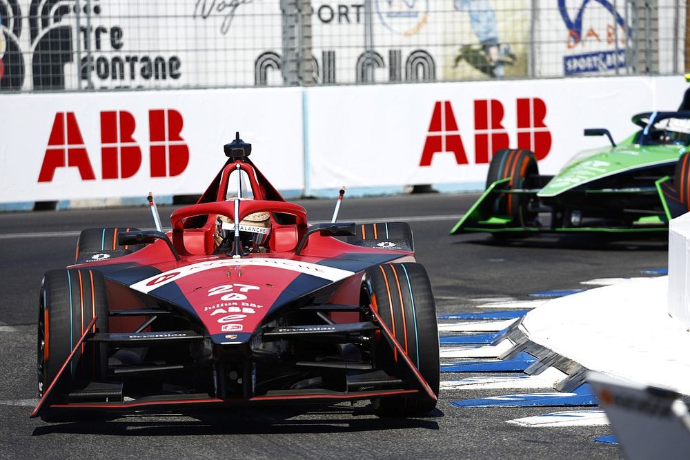 Jake Dennis, Andretti Autosport, Porsche 99 X Electric Gen3, Nick Cassidy, Envision Racing, Jaguar I-TYPE 6