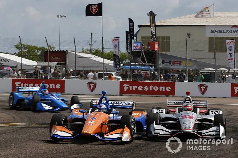 Scott Dixon, Chip Ganassi Racing Honda passes Will Power, Team Penske Chevrolet