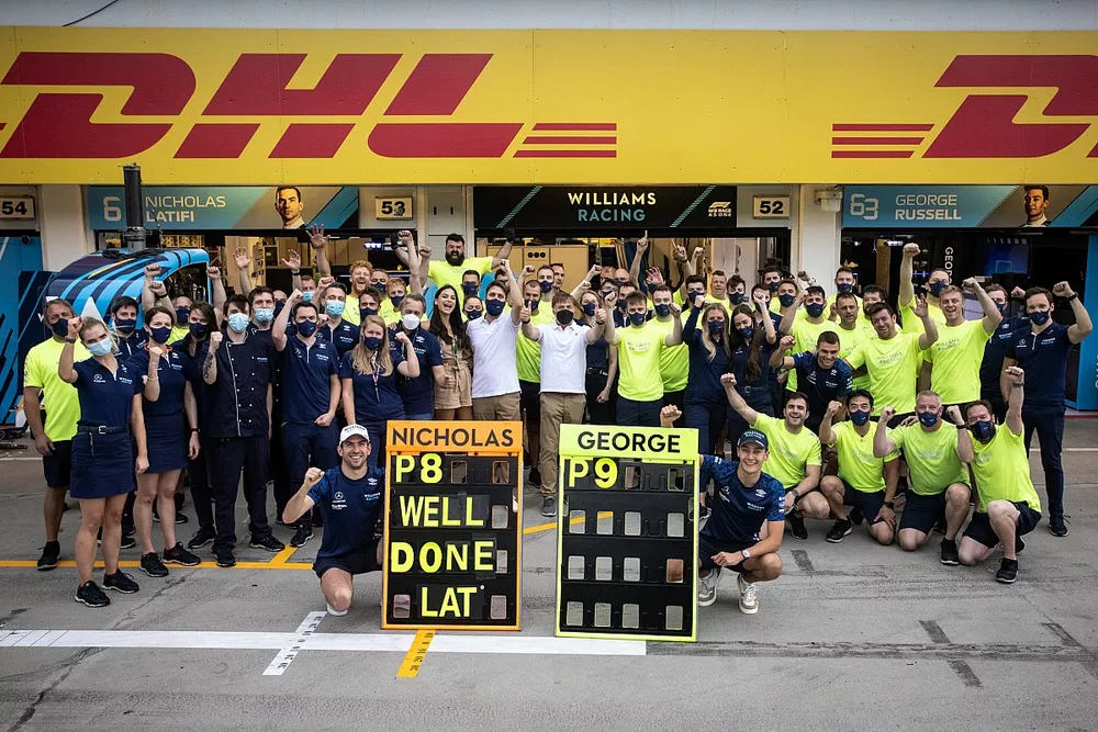 Nicholas Latifi, Williams Racing and George Russell, Williams Racing celebrate with the team