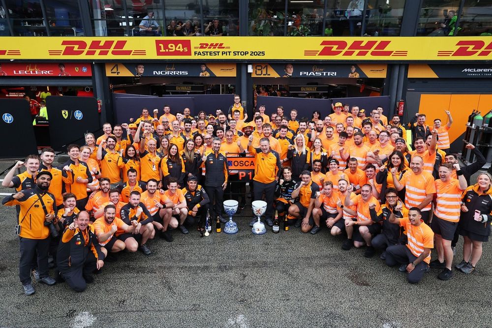Lando Norris, McLaren, Oscar Piastri, McLaren, Andrea Stella, McLaren, Zak Brown, McLaren