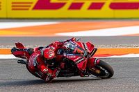 Pedrosa sospecha de un truco de Ducati con la rueda trasera