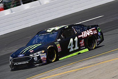 Kurt Busch gana la pole en New Hampshire y Suárez en noveno