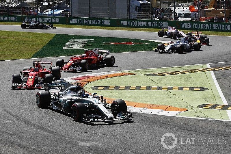 Valtteri Bottas, Mercedes AMG F1 W08, Kimi Raikkonen, Ferrari SF70H, Sebastian Vettel, Ferrari SF70H