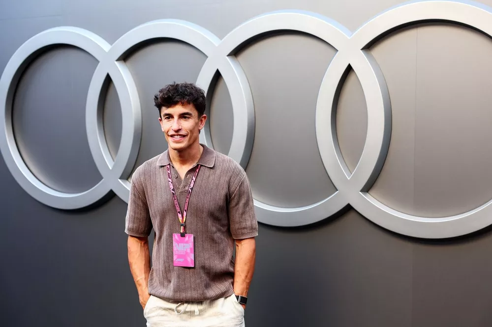 Marc M&aacute;rquez visita el garaje de Audi en la F1
