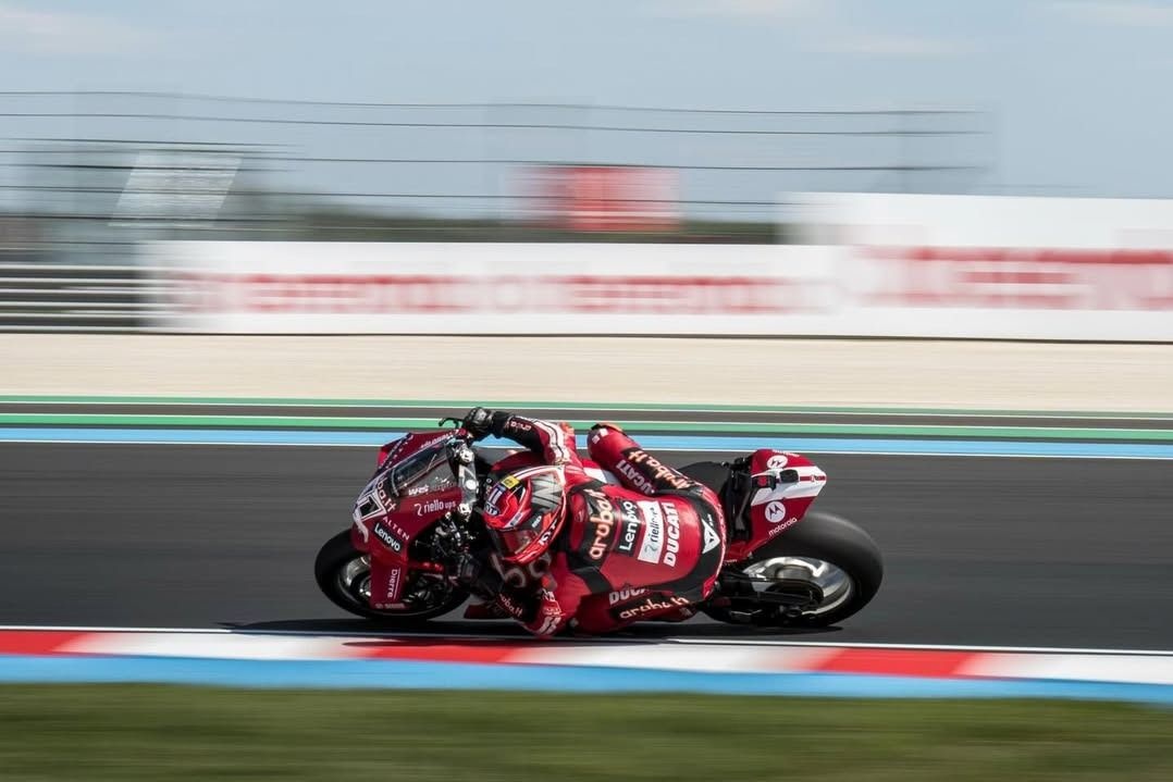 WSBK Balaton Park superpole yarışı: Bulega'dan üst üste 15. galibiyet, Oliveira kaza yaptı, Bahattin 18. sırada