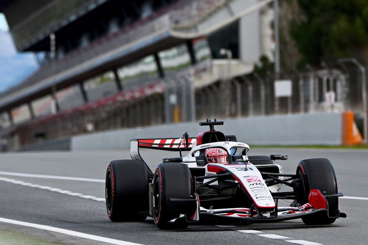 Un "grave problema" frena a Haas a mitad de los test privados