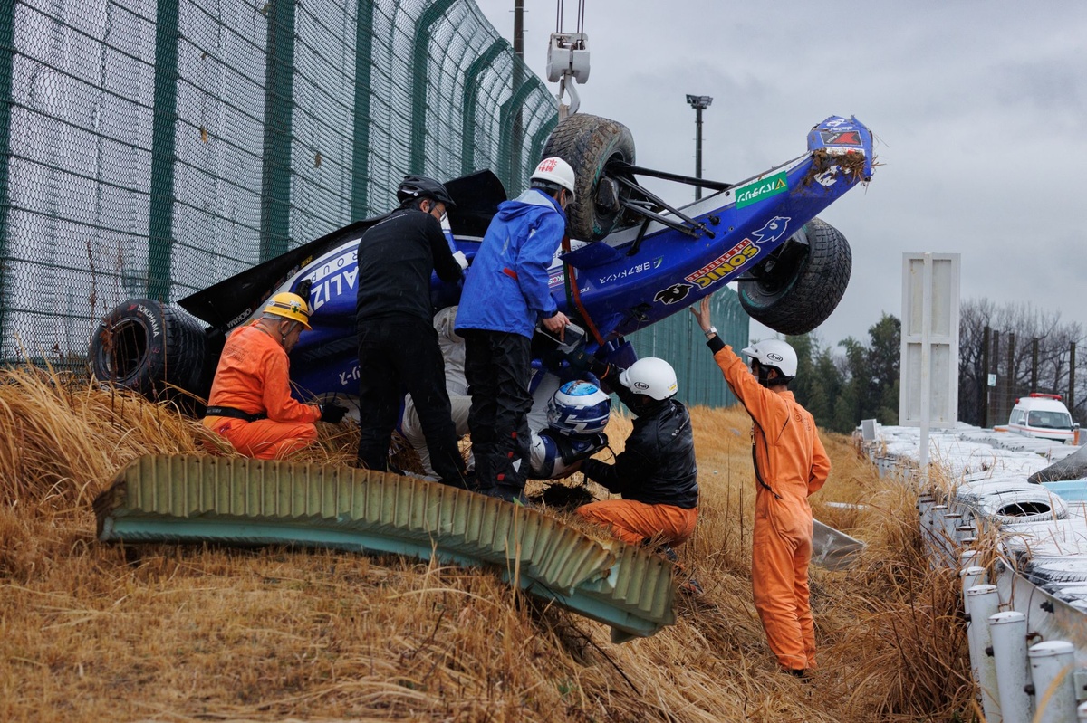 Luke Browning sort indemne d'un spectaculaire crash à Suzuka