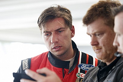 Mostert defends 'great bloke' Kelly after pit clash