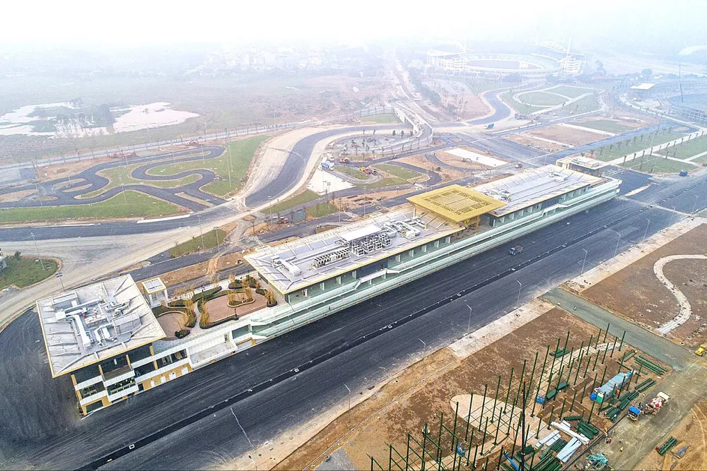 Construcci&oacute;n del edificio de pits del Circuito de Hanoi

