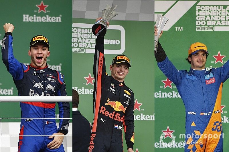 Podio: Pierre Gasly, Toro Rosso, 2&ordf; posici&oacute;n, Max Verstappen, Red Bull Racing, 1&ordf; posici&oacute;n, y Carlos Sainz Jr, McLaren, 3&ordf; posici&oacute;n