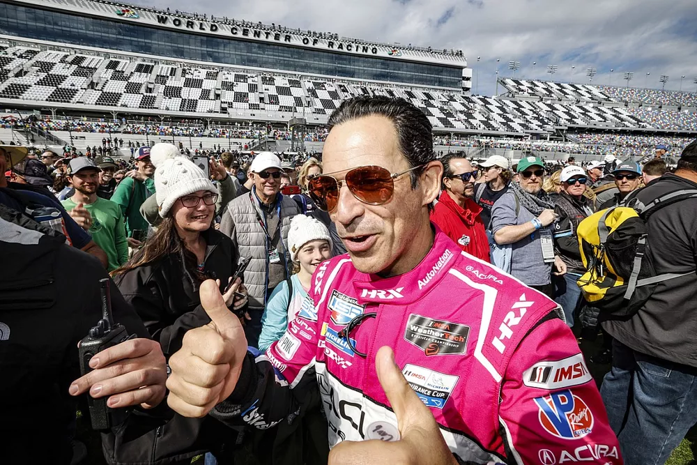 #60 Meyer Shank Racing w/ Curb Agajanian Acura ARX-06: Helio Castroneves