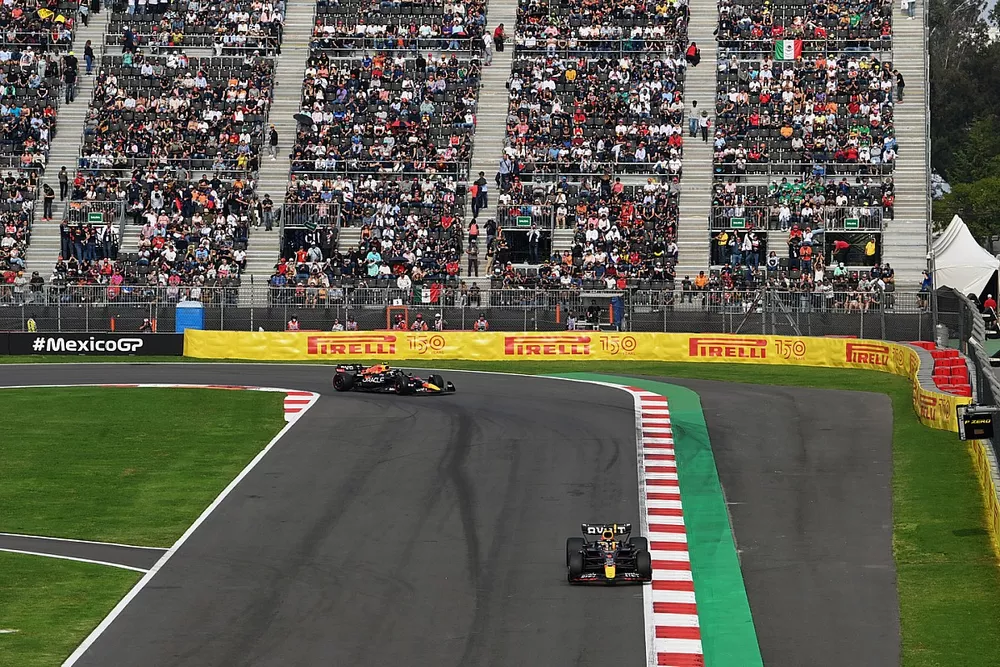 Max Verstappen, Red Bull Racing RB18, Sergio Perez, Red Bull Racing RB18