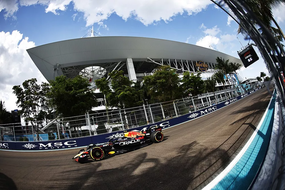 Sergio Perez, Red Bull RB18