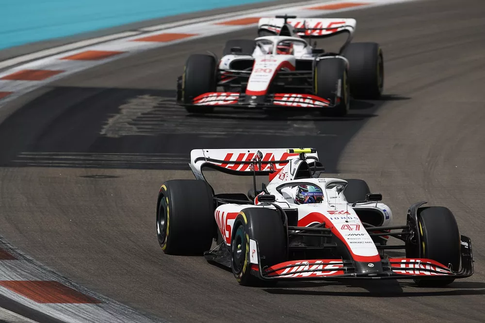 Mick Schumacher, Haas VF-22, Kevin Magnussen, Haas VF-22