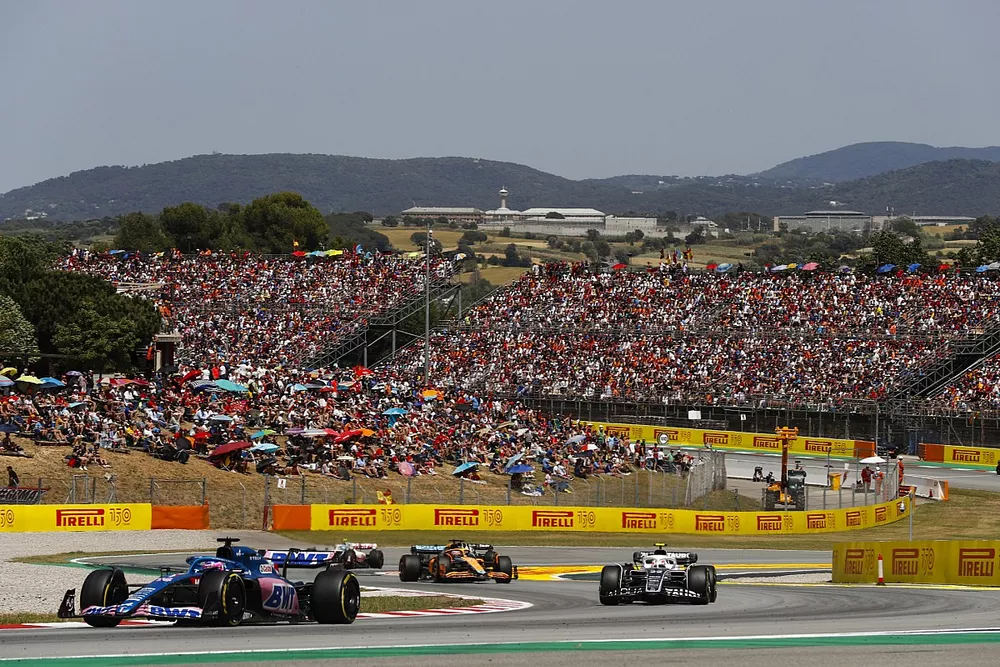 Fernando Alonso, Alpine A522, Yuki Tsunoda, AlphaTauri AT03, Daniel Ricciardo, McLaren MCL36